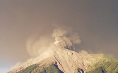 IGSS en alerta por erupción del volcán De Fuego