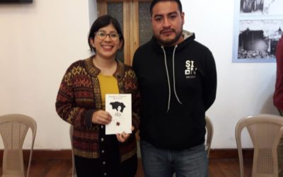 Presenta libro con editorial quetzalteca