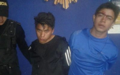 Comunitarios entregan a dos presuntos asaltantes