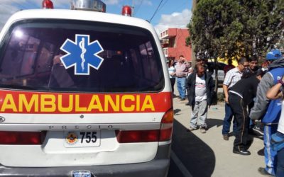 Voceador es atropellado por «tuc tuc» en la zona 8 de Xela