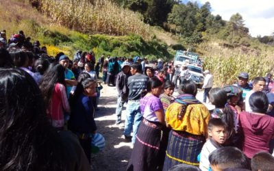 Al menos 18 heridos, luego de que picop volcara en Sololá