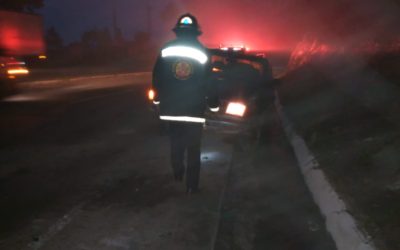 Volcó tras colisionar contra paredón en la ruta CA-1