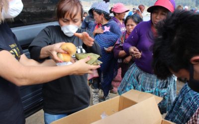 Llevan alegría y refacción al botadero municipal de Xela