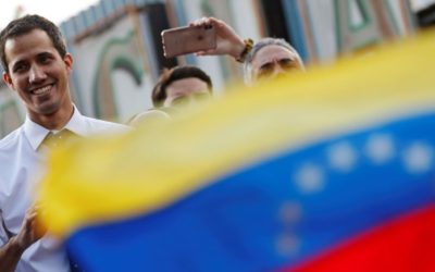Guaidó jura como presidente interino: «¡Venezuela, despierta, reacciona!
