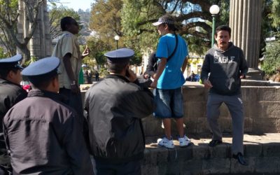 Migrantes hondureños fueron retirados del parque central de Quetzaltenango