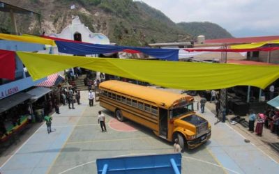 Ingresan por primera vez buses a Santa Cruz La Laguna