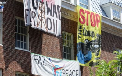 Sin luz y ocupada por activistas la embajada de Venezuela en EE.UU. refleja la crisis