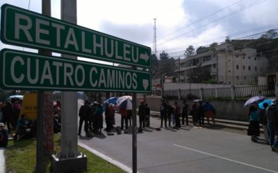 Bloqueos en Quetzaltenango y Totonicapán para exigir arreglo de carreteras