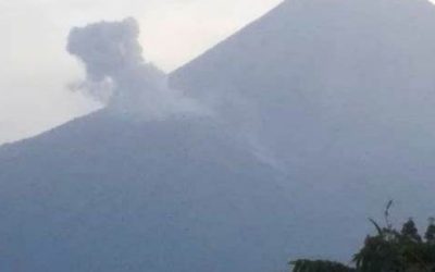 Aumenta actividad del volcán Santiaguito
