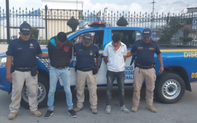 Capturan a dos hombres sindicados de asaltar a mujer en la zona 1 de Xela