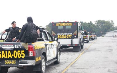 Fuerte despliegue policial para traslado de droga incautada en Petén