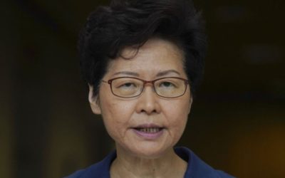 Líder de Hong Kong espera resolver la crisis pero no descarta pedir ayuda a China