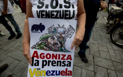 Gobierno en disputa de Venezuela impide la entrada al país a periodista británico