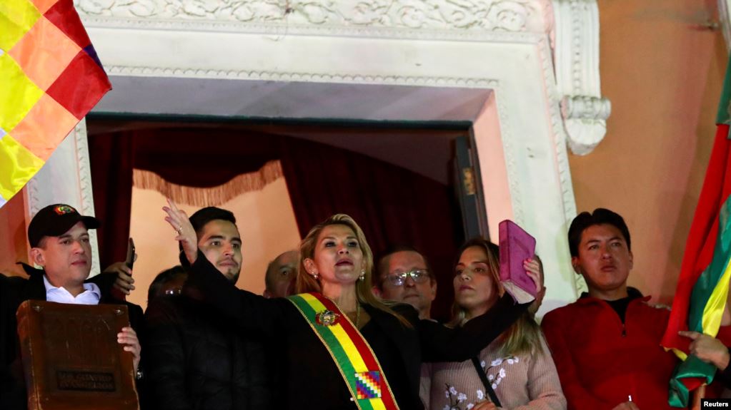 EE.UU. y otros países reconocen a presidenta interina de Bolivia