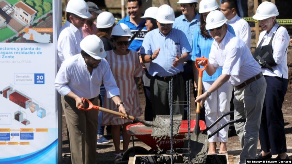 Embajador de EE.UU. en El Salvador inaugura obra de infraestructura