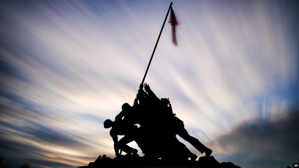 EE.UU. conmemora el Día de los Veteranos en honor a quienes sirven en las fuerzas armadas