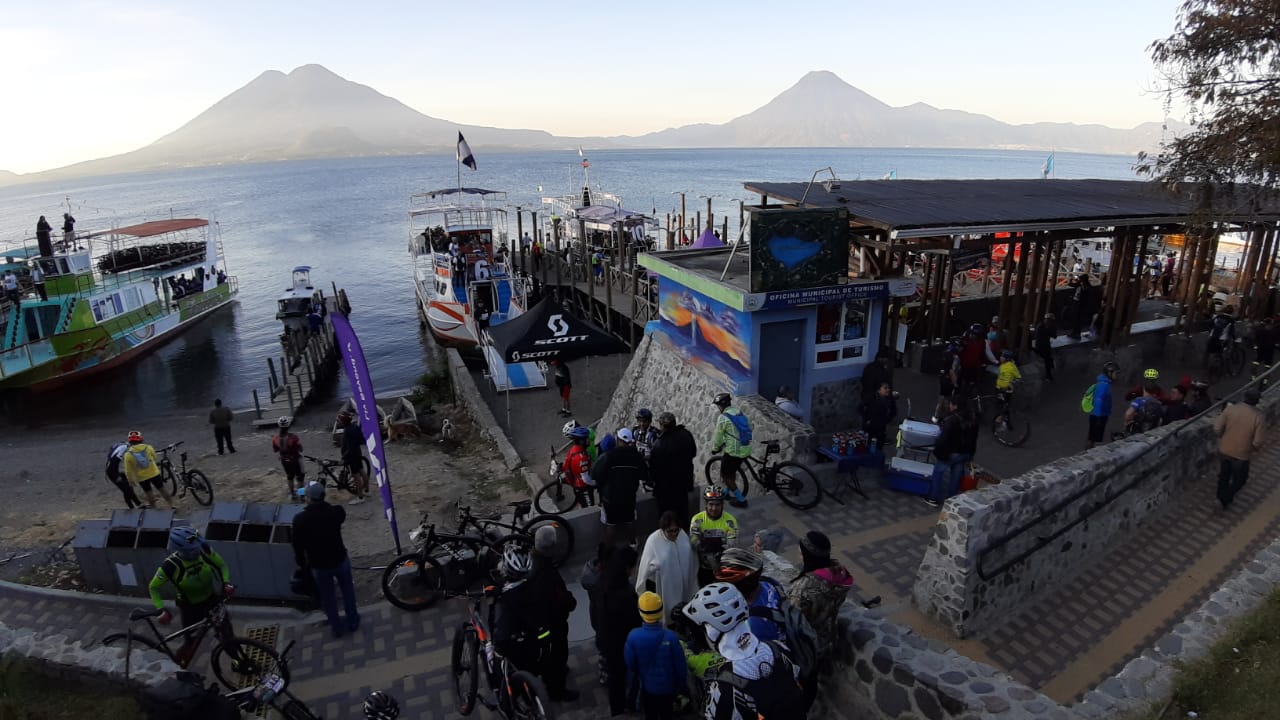 Más de 1 mil 300 corredores participan en la Vuelta al Lago de Atitlán