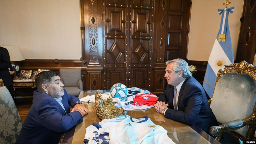 Maradona se reúne con el presidente de Argentina: «Neoliberalismo nunca más»