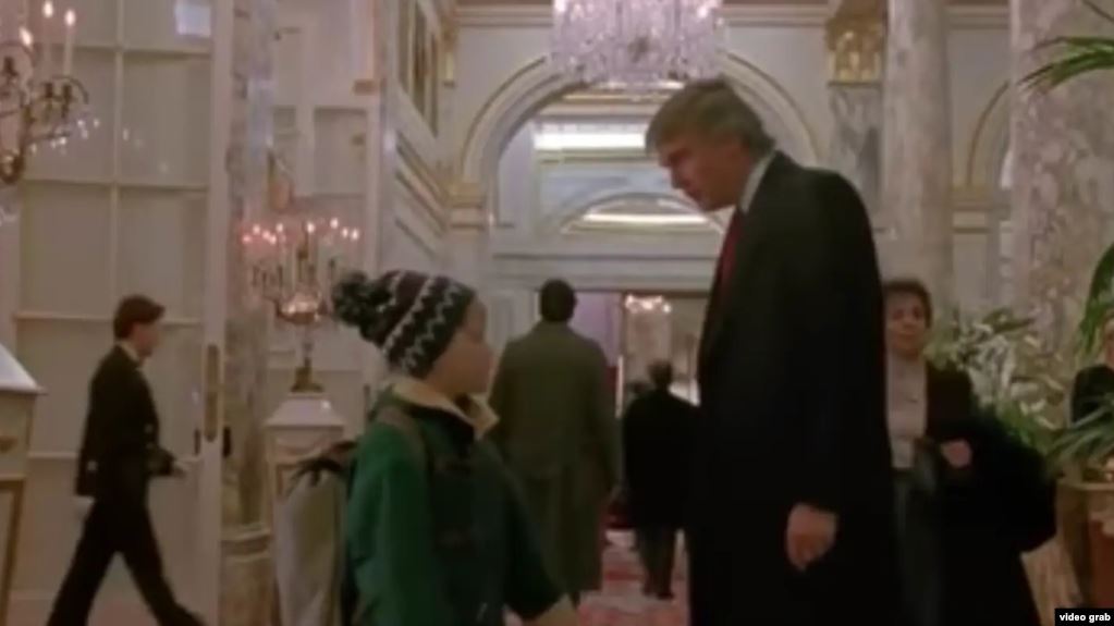 Trump bromea sobre su escena cortada en película ‘Home Alone 2’ en Canadá