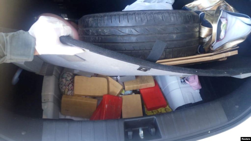 Detienen en Argentina a excónsul boliviano con cocaína en su vehículo