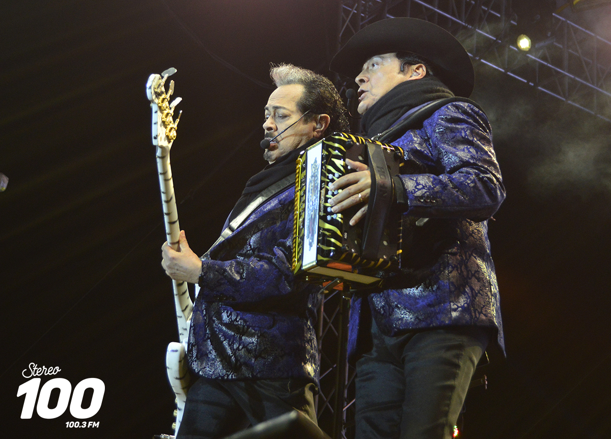 El frío no detuvo a Los Tigres del Norte, su concierto en Xela tardó más de 3 horas
