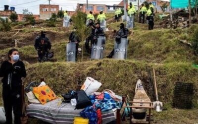 Dos caras de un mismo dilema: Colombia entre desplazados y migrantes