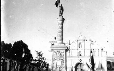 La curiosa fotografía del monumento funerario que se ubica en la Cuesta de San Nicolás en Quetzaltenango