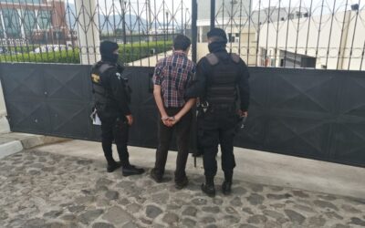 Quetzaltenango: Hombre pretendía retirar vehículo blindado del predio del Organismo Judicial
