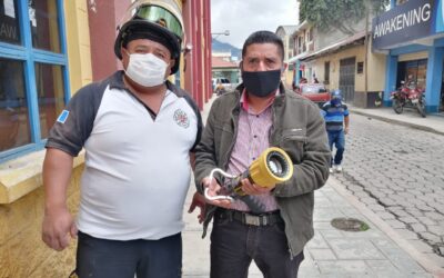 Exalcalde de Palestina de los Altos dona equipo valorado en Q. 9 mil a bomberos de San Juan Ostuncalco