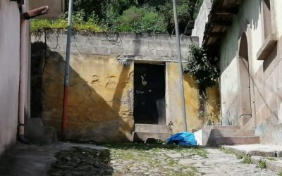Quetzaltenango | Vecinos reportan que desconocidos ingieren bebidas alcohólicas en inmueble abandonado