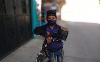 ¿Desea un mandado? Así puede apoyar a este joven emprendedor que saca adelante a su familia en Xela