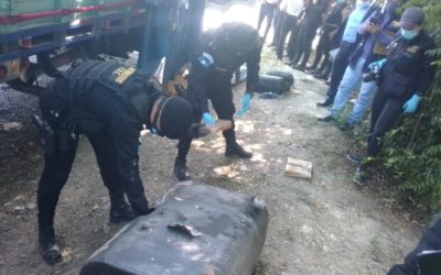 Camión cargado de heno iba con 31 paquetes de cocaína