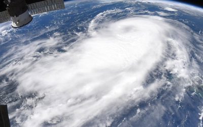 Huracán Laura se fortalece mientras avanza hacia Texas y Luisiana