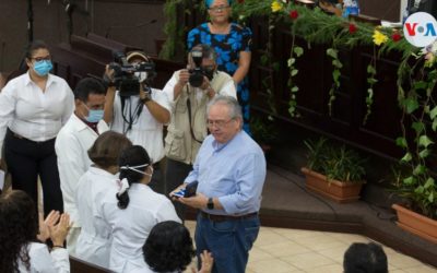 Nicaragua premia a trabajadores de salud afines al gobierno pese a denuncias del sector