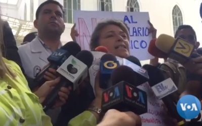 Entre dudas técnicas, miles de trabajadores de salud en Venezuela esperan bono ofrecido por Guaidó