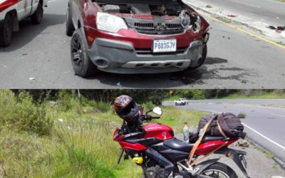 Vehículo y motocicleta chocan de frente en la ruta Interamericana