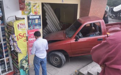 Picop se empotra en comedor en la zona 7 de Xela