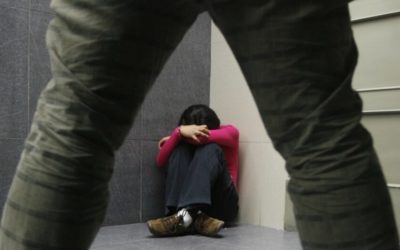 Sentenciado a mas de 100 años de cárcel por violar a su hija durante casi 7 años