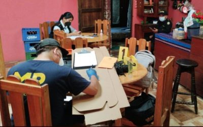 Localizan arma y arrestan a mujer por caso de explotación sexual