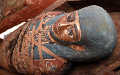 Descubren más de 100 sarcófagos cerrados desde hace más de 2 mil años en Egipto