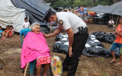 PNC entrega víveres a damnificados en Petén