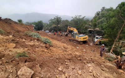 Siete personas siguen desaparecidas y tres han fallecido, tras quedar soterradas. Continúa labor de rescate