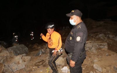 Eta en Guatemala: Tres integrantes de familia sobreviven luego de quedar soterrados, diez fallecieron