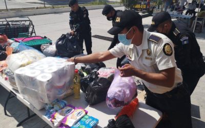Policías e iglesia realizaron colecta para ayudar a afectados por la tormenta ETA en Guatemala