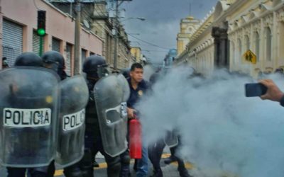Manifestantes llegaron al Congreso de la República, diputados no asisten a Sesión Ordinaria por temor