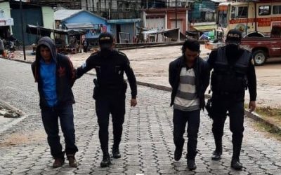 Capturados cuando robaban motos nuevas de una distribuidora en Huehuetenango