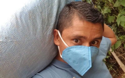 Erick Barrondo llegó con ayuda para familias de San Cristóbal Verapaz