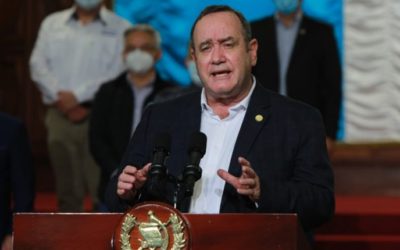 Alcaldes y maestros respaldan a Presidente Alejandro Giammattei