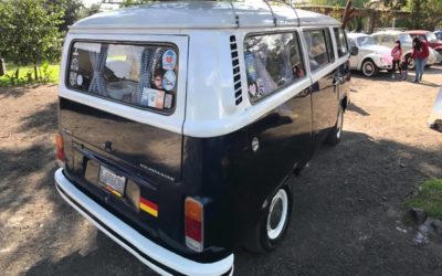 Exhiben autos clásicos para recolectar juguetes