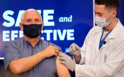 Vicepresidente Pence recibe vacuna contra COVID-19 en TV en vivo